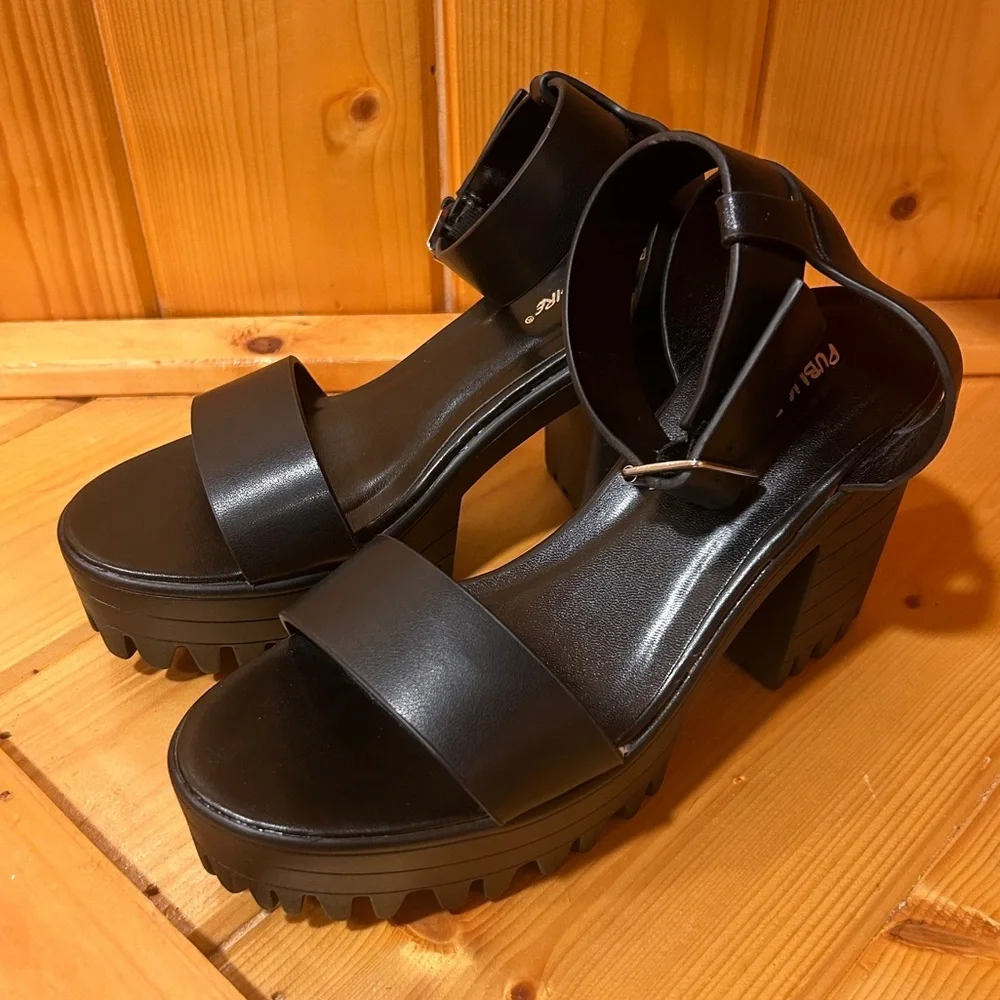 Public Desire AVENUE BLACK CLEATED SOLE PLATFORM BLOCK HIGH HEELS Black - Picture 6 of 10